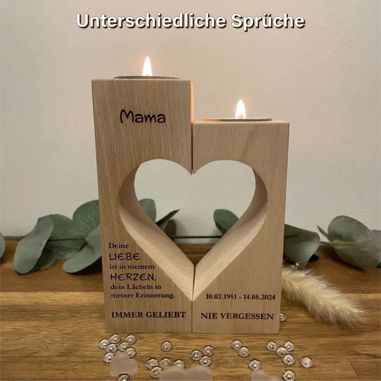 Trauerlicht Herz personalisiert - Startbild Zwei Holzquader mit Herzausschnitt und Teelichthalter. Personalisiert mit Namen, einem von zwei Sprüchen und im unteren Bereich den Worten Immer geliebt - nie vergessen